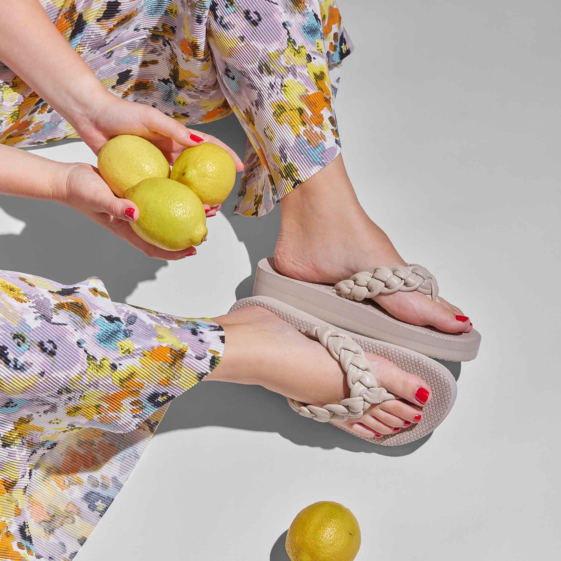 flip*flop comfy*weave Vanilla braided toe separator