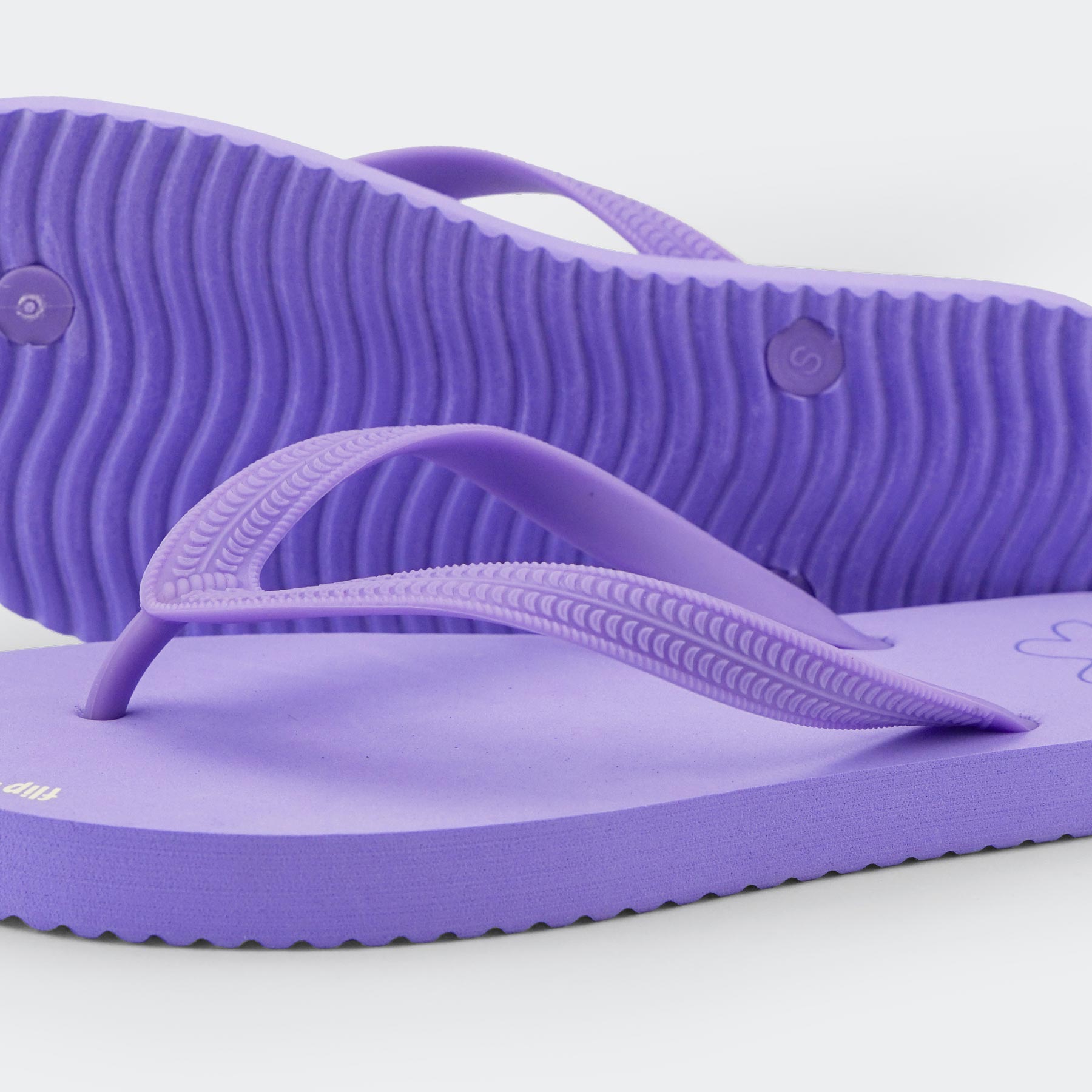 flip*flop original toe sandal in purple - Close