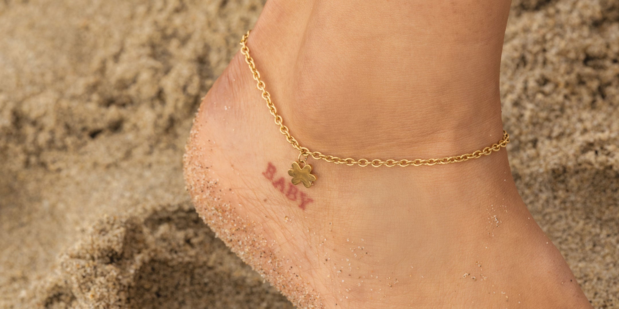 flip*flop X amor Capsule Collection vergoldetes Fußkettchen mit Charm