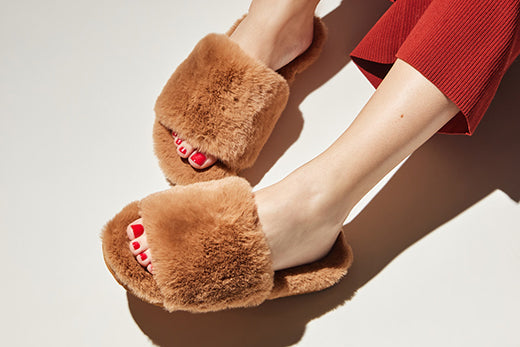 Cozy slippers in shades of brown