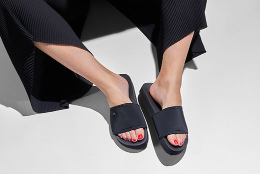 Black Summer: Dark elegance for late summer