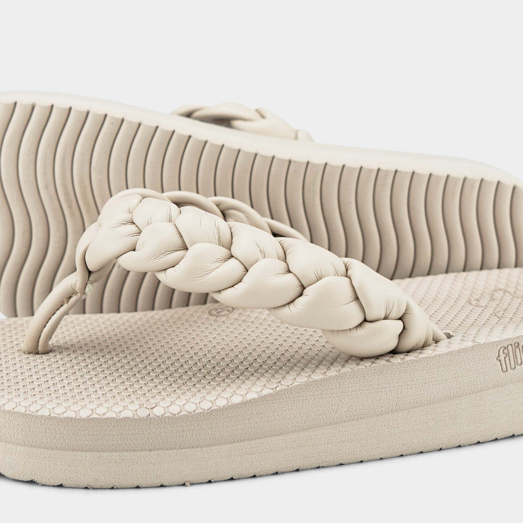flip*flop comfy*weave Vanilla braided toe separator