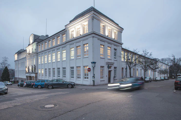 White building flip*flop