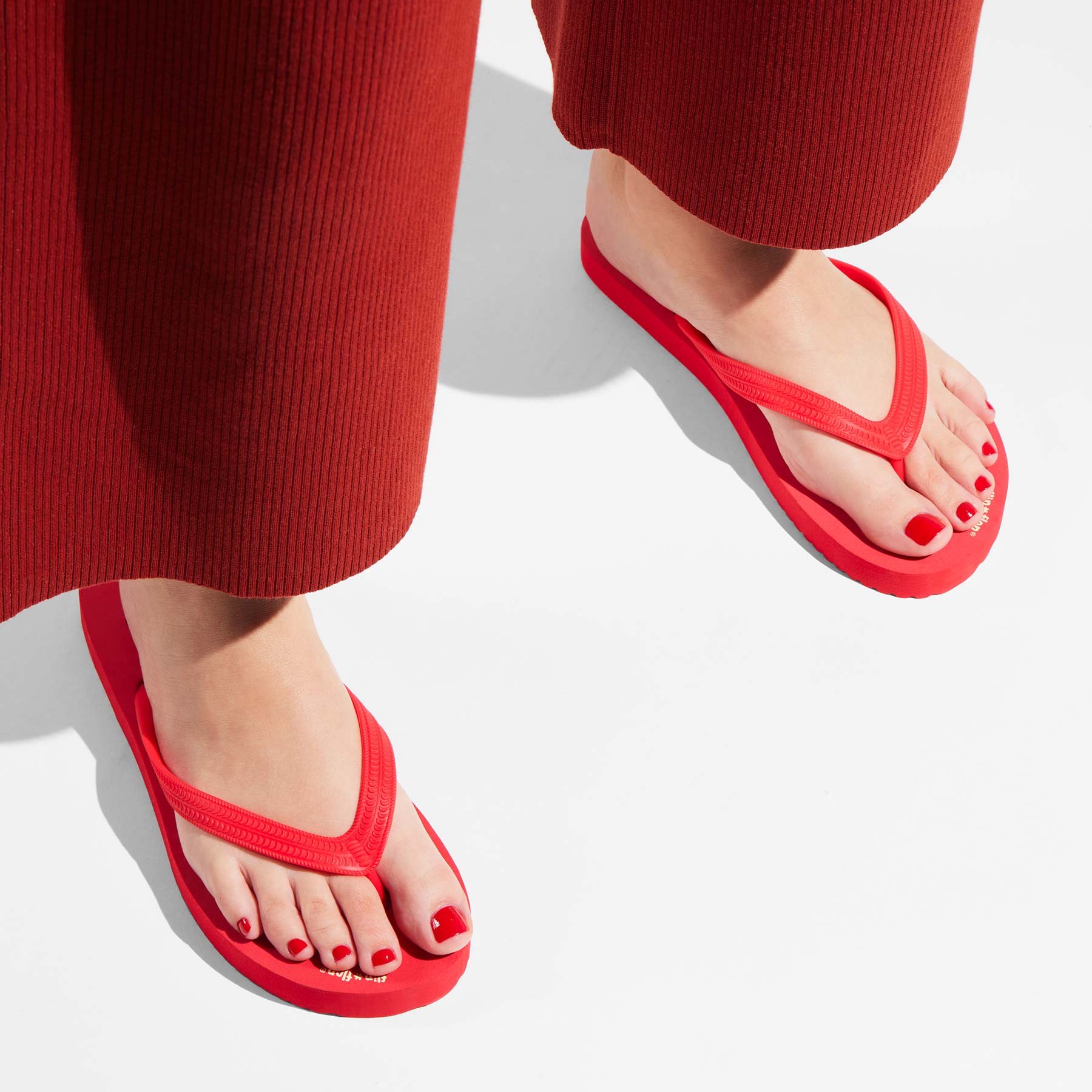 inals "shanghai" bright red, styled