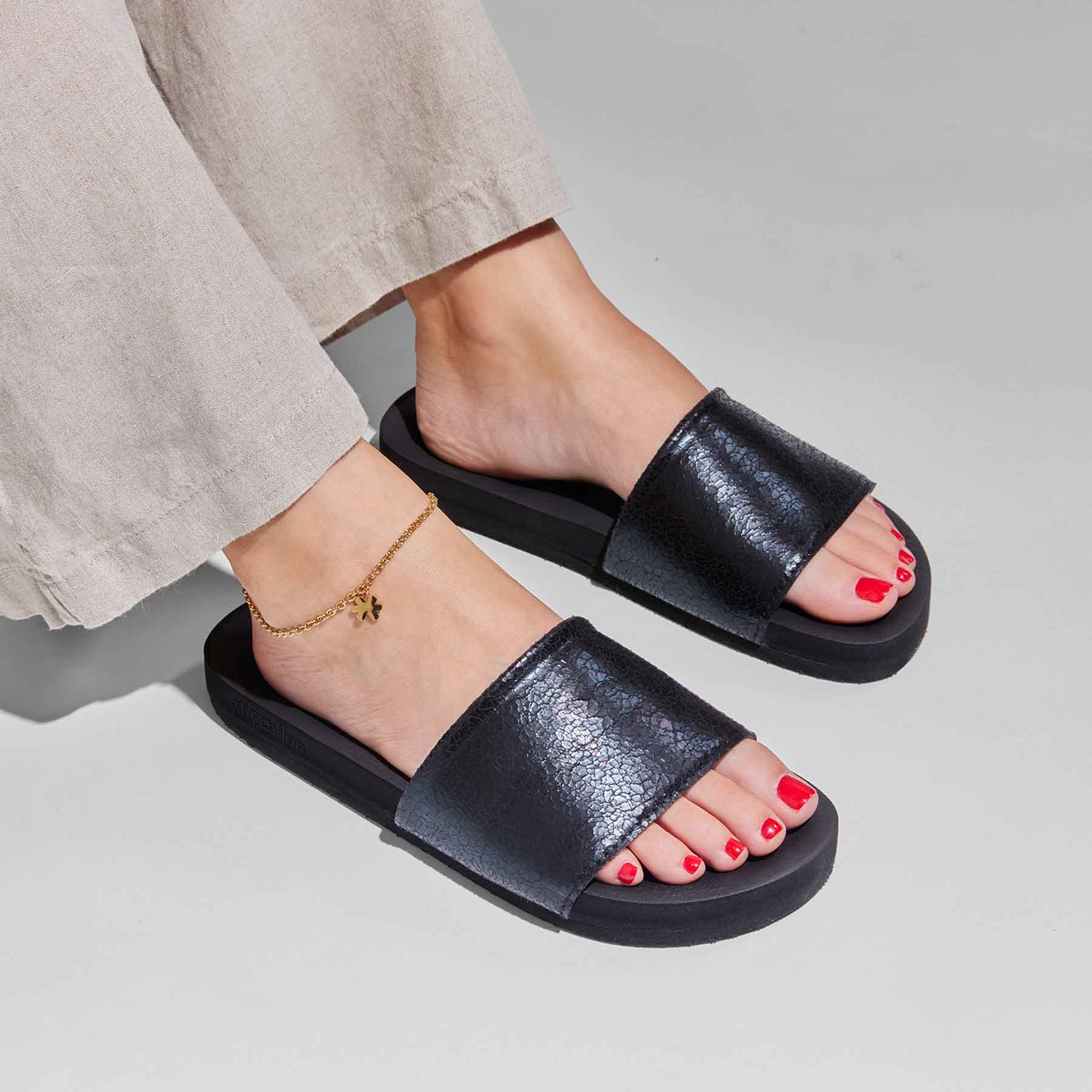 pool metallic cracked