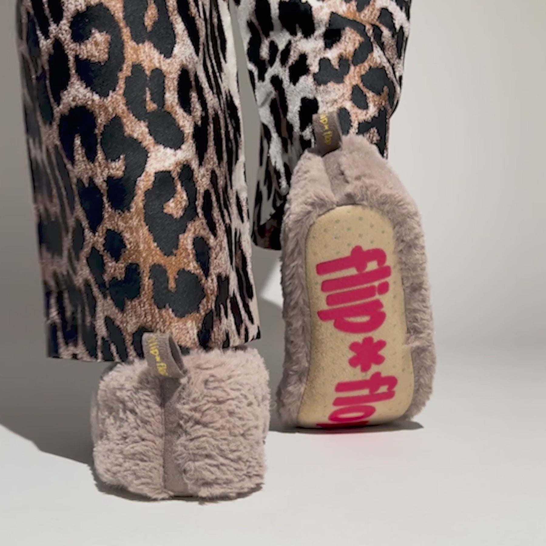 Video flip*flop ballet teddy in Farbe taupe
